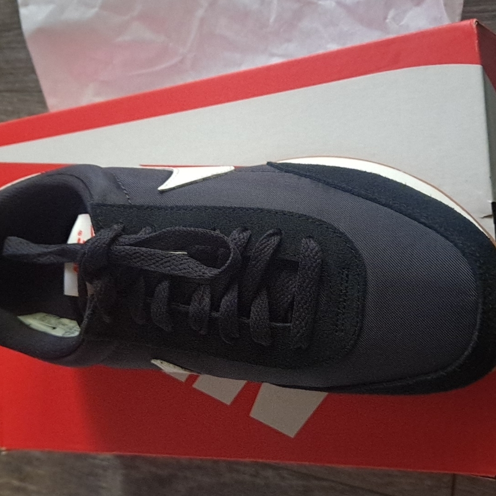 Nike tennis shoes